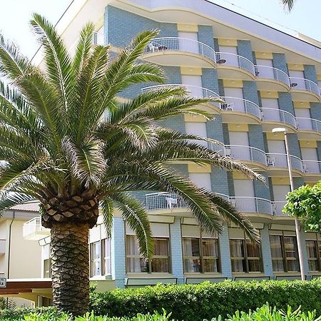 Hotel Boston Альба-Адріатіка Екстер'єр фото